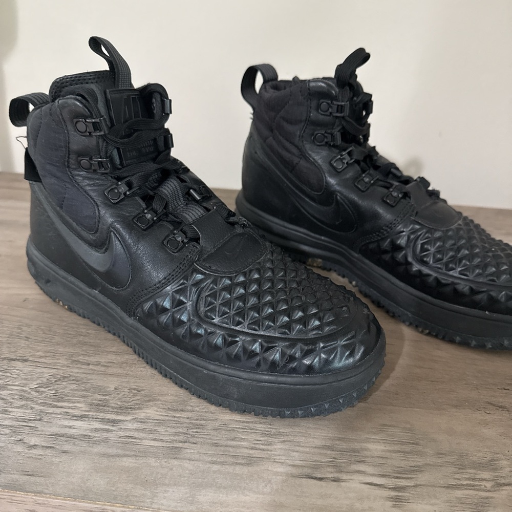 Lunar force 1 Duckboot black 2017
Size 6.5Y